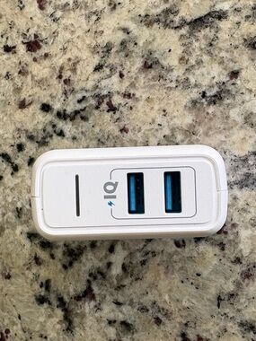 Anker PowerPort 2 Elite white Preowned working No cords VGUC